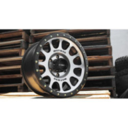 Llanta 305 Machined & Black Lip 18X9 6X139/-12 - METHOD WHEELS